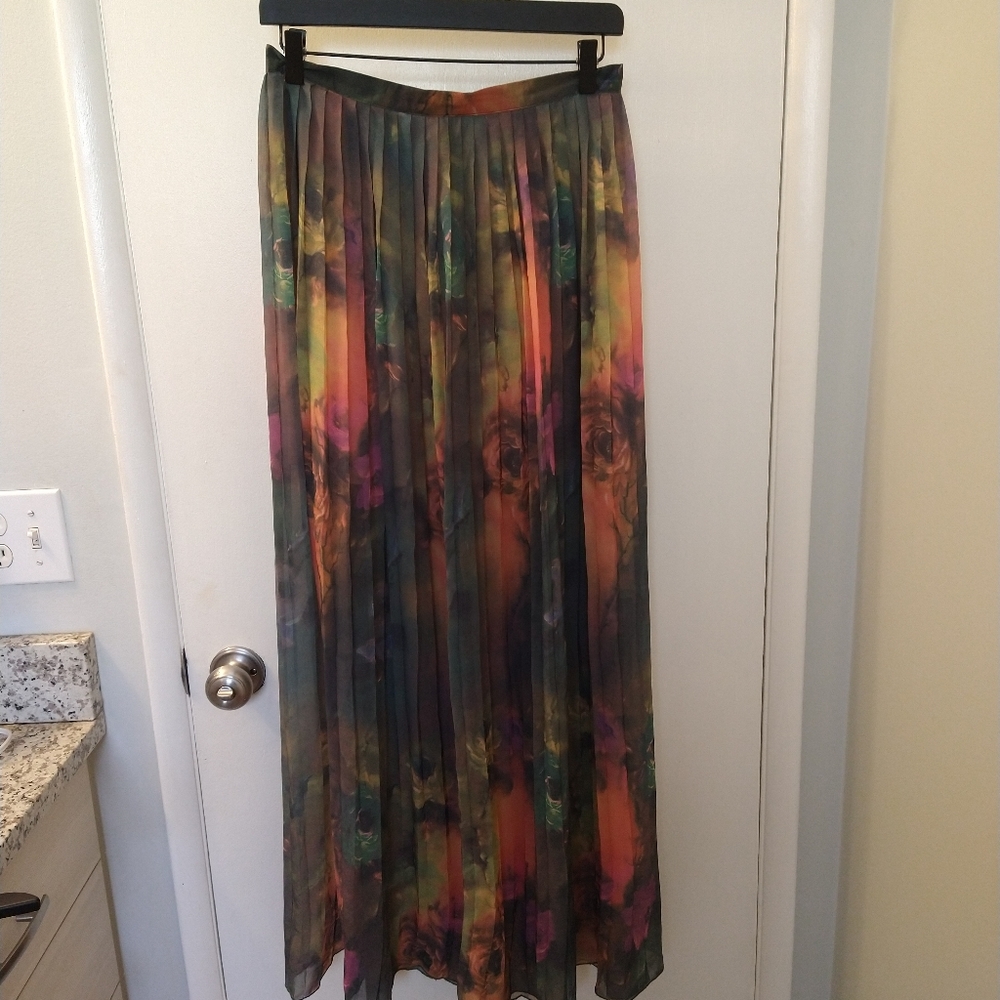 Pleated maxi skirt, silky floral design small
